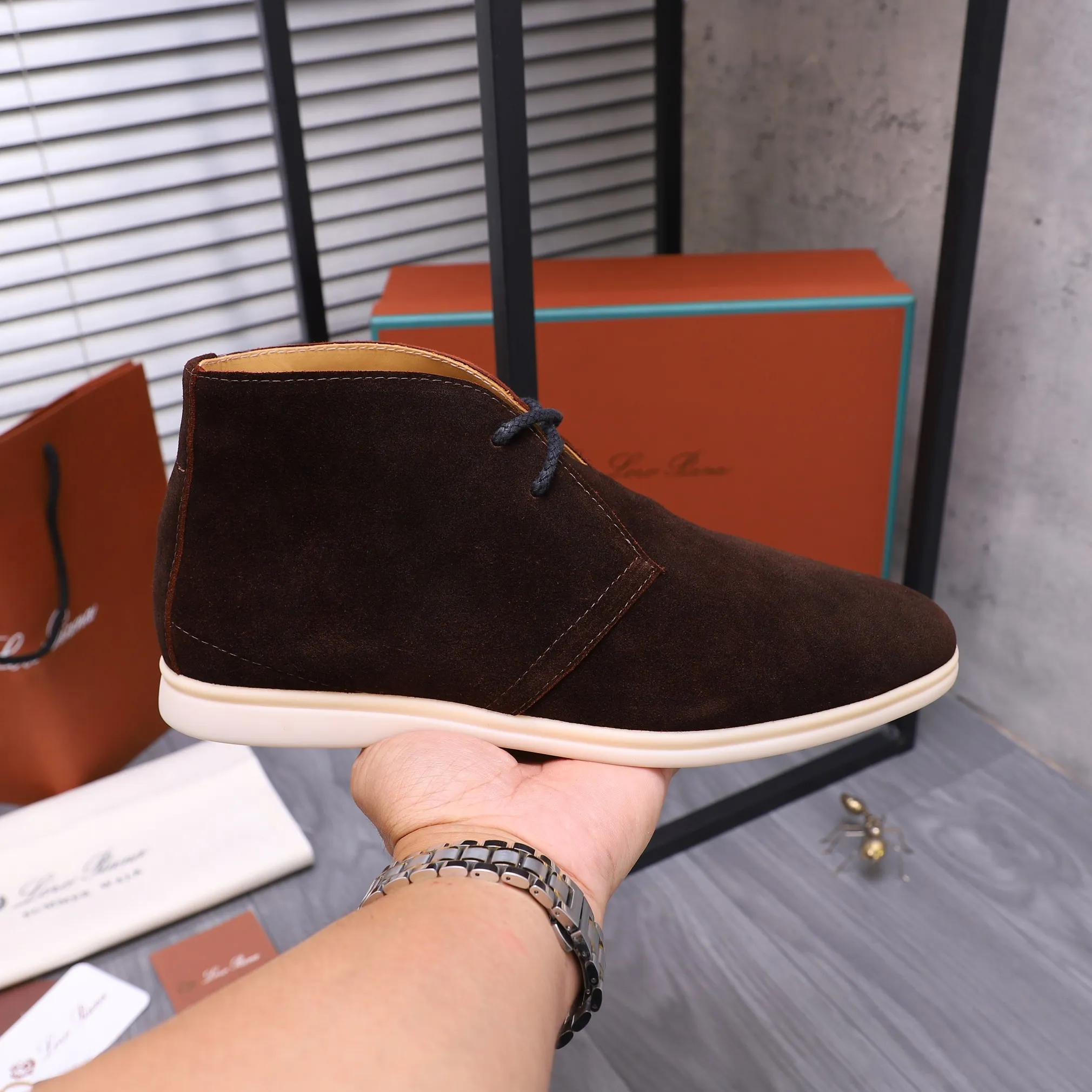 Men's shoes 💰442 Product trademark: Loro Men's shoes 💰iana "nuoyoupianran" high-top casual shoes Regular size: 38-45 (custom-made 45 non-returnable) Product materials: Selected frosted cowhide upper, cowhide lining, original outsole